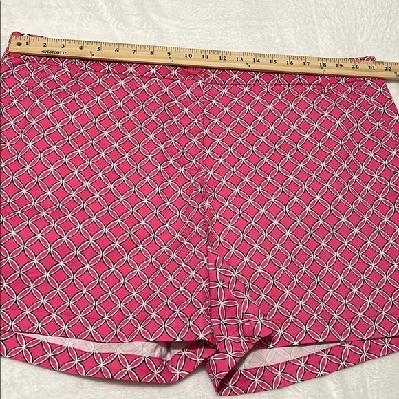 Crown &Ivy Pink Geometric Women's Shorts Sz 20W - Picture 3 of 9